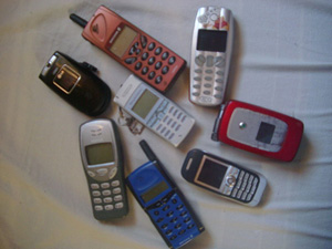 טלפונים סלולריים- ניידים. מקור: ויקיפדיה ברשיון חופשי. צילום: Sakartvelo